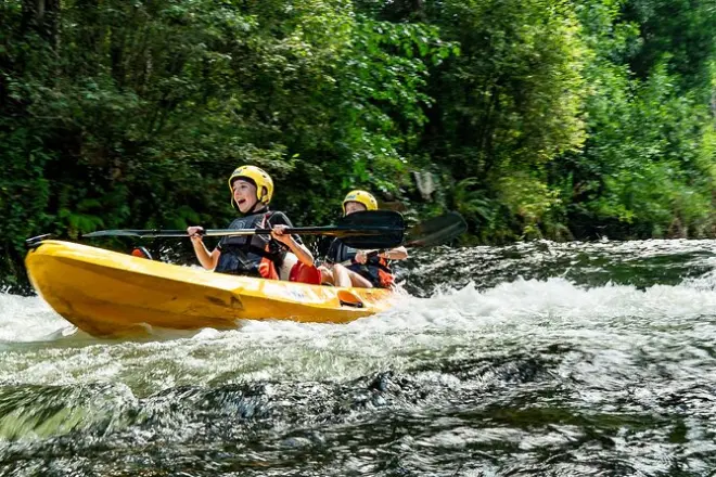 Kayak sur le rio Lima : Rapides doux dans une vallée sans pollution