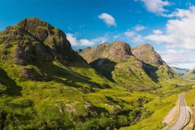 Descubre la magia de loch ness, explora el valle salvaje de glencoe y vive historias locales en esta excursión de un día por las highlands desde glasgow. transporte con aire acondicionado incluido.