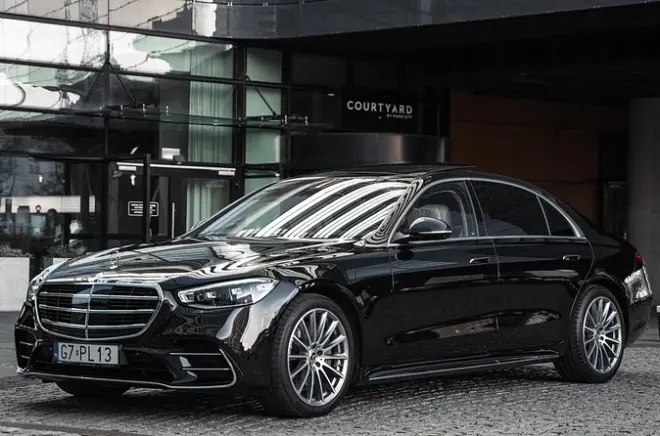 VIP Mercedes Transfer: Flughafen Danzig zu Danzig oder Sopot