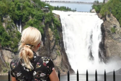 Sinta a névoa das cataratas montmorency, visite o santuário de ste-anne-de-beaupré e prove chocolates fresquinhos na Île d'orléans, tudo com guia local e transporte fácil.