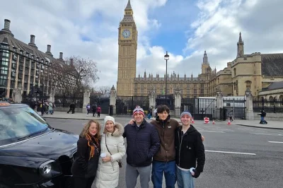 Scopri londra da un classico black cab con guida locale, visita buckingham palace, big ben, borough market e altro. include il pick-up in hotel.