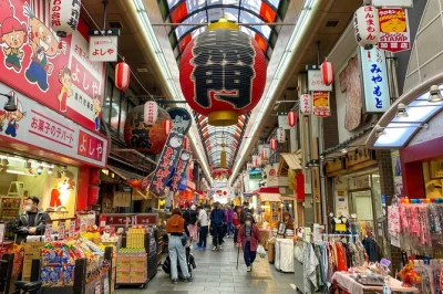 Osaka erleben: kuromon markt snacks probieren, durch dotonboris neonlichter schlendern und mit einem lokalen guide echte geschichten entdecken. alle kosten inklusive.