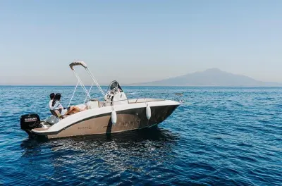 Capri private Bootstour: Blaue Grotte, Faraglioni & Schwimmen