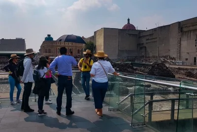 Erlebe mexico citys centro histórico mit zertifiziertem guide, entdecke die kathedrale, aztekenruinen und das palacio de bellas artes. barrierefreier rundgang inklusive.