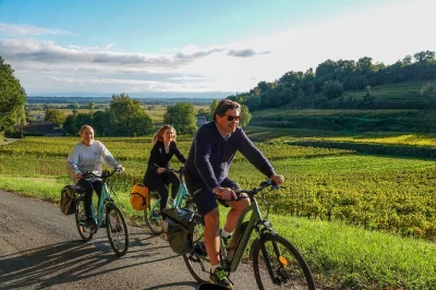 Feel the breeze cycling saint-Émilion’s vineyards by e-bike, taste rare wines at family châteaux, and enjoy a garden lunch—guided, with all tastings included.