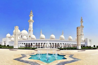 Erlebe die sheikh zayed moschee, schlendere durchs heritage village und mach fotos bei ferrari world – kleiner tagesausflug ab dubai mit hoteltransfer inklusive.