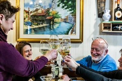 Wander venice’s cannaregio with a local guide, sampling cicchetti, prosecco col fondo, spritz, and tiramisù. includes tastings, drinks, and small-group vibe.