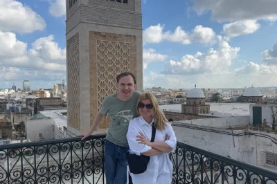 Découvrez la médina de tunis avec un guide local, explorez ses souks colorés, mosquées historiques et monuments coloniaux, puis terminez sur la place de la kasbah. payez ce que vous voulez.