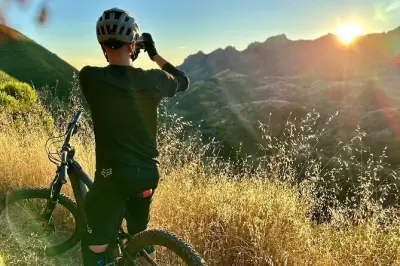 Hidden Grotto E-Mountain Bike & Hike in Malibu: Beginner