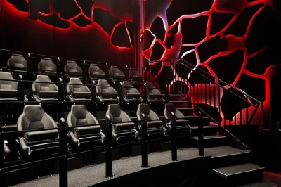 Erlebe islands vulkane hautnah in der harpa reykjavik mit der volcano express show. ticket inklusive eintritt und beeindruckenden spezialeffekten.