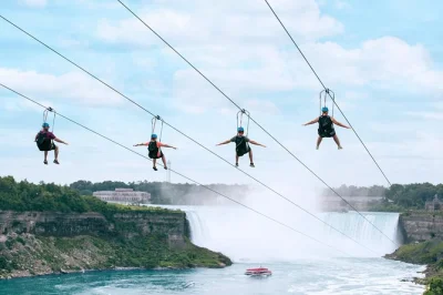 Vivez l’adrénaline d’une tyrolienne au-dessus de la gorge de niagara, glissant jusqu’à la base des chutes horseshoe. Équipement de sécurité, navette et arrêts photos inclus.