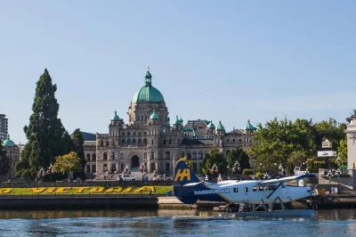 Siente la emoción de un vuelo en hidroavión sobre el inner harbour de victoria, la costa y las montañas olímpicas. experiencia de 30 minutos con check-in sencillo.