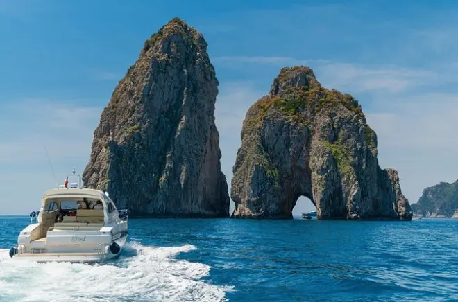 Private Bootstour Capri ab Sorrent: Blaue Grotte & Faraglioni