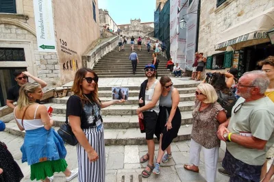 Explore king’s landing em dubrovnik, suba o forte lovrijenac, refaça a caminhada da vergonha, visite o arboreto de trsteno e a colina srdj com guia e traslado incluídos.