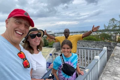 Arrive in nassau with a private transfer, flexible grocery or dinner stops, and local drivers who know the island. includes pickup, air-conditioning, and easy booking.