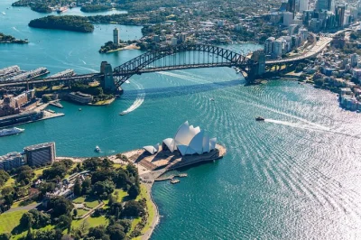 Feel the rush of a sydney helicopter flight over the harbour, opera house & bondi beach. includes city hotel pickup, pilot commentary & 20-minute scenic ride.