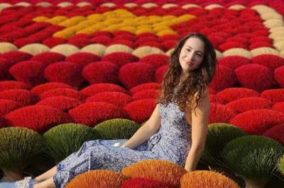 Entdecke hanois handwerksdörfer: duftstäbchen in quang phu cau herstellen, traditionelle nón lá in chuong flechten und ein echtes vietnamesisches mittagessen mit einheimischen genießen. inklusive