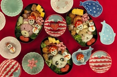Découvrez la culture kawaii des bentos à tokyo lors d’un atelier convivial, parfait pour toute la famille avec des guides locaux. tous les ingrédients inclus, balade optionnelle à akasaka.