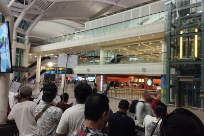 Step off your bali flight to a private car, friendly local driver, and door-to-door transfer to your villa or hotel. includes pickup, bottled water, and flexible stops.