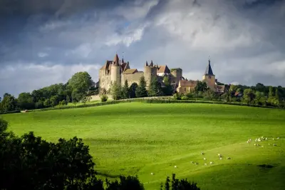 Burgundische Dörfer ab Dijon mit mittelalterlichen Städten und Wein