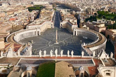 Siente el mármol bajo tus pies, sube a la cúpula de san pedro y descubre las grutas del vaticano con un guía experto—entrada y auriculares incluidos para una visita sin complicaciones.