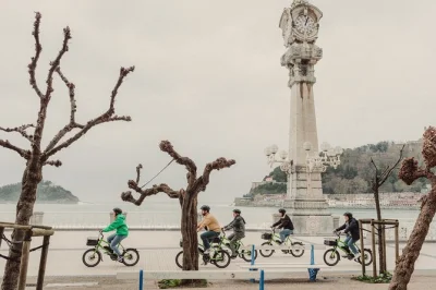 San sebastián entdecken: mit dem e-bike von la concha bis monte igueldo und durch charmante viertel – kleine gruppe, englischsprachiger guide inklusive.