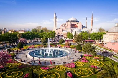 Scopri istanbul con una guida locale in un tour privato. visita hagia sophia, crociera sul bosforo, gran bazar e altro ancora—personalizzabile con aiuto per saltare le code.