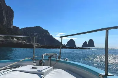 Capri Bootstour ab Sorrent: Schwimmen, Grotten & Mittagessen