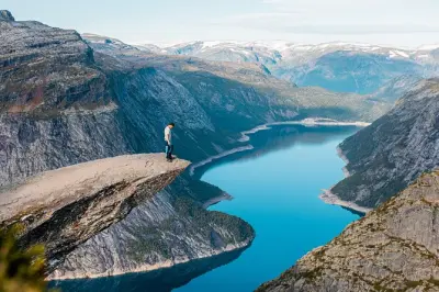 Trolltunga Day Hike from Skjeggedal: 20 km trek with guide