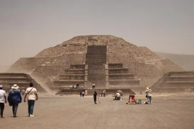 Erlebe die magie der teotihuacan pyramiden, besuche handwerkswerkstätten und genieße ein traditionelles mittagessen – inklusive abholung ab mexiko-stadt und eintrittskarten.