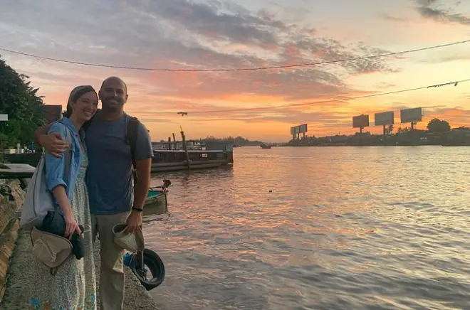 Pôr do sol em Can Tho: Barco, pagodes e comida de rua no Mekong