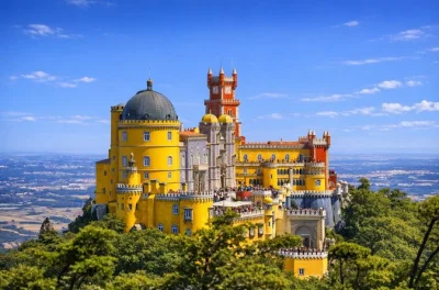 Descubre sintra desde lisboa: palacios de cuento, jardines secretos en quinta da regaleira, dulces típicos y el aire fresco del atlántico en cascais. incluye entradas y guía.