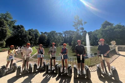 Découvrez madrid en segway privé, du quartier littéraire au parc retiro. admirez le palais de cristal, les arbres centenaires et bien plus avec un guide local.