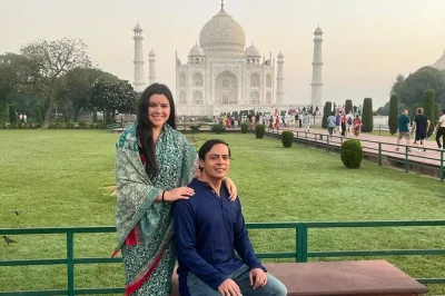 Starten sie ihren tag in delhi und besuchen sie taj mahal, agra fort und baby taj mit privatem guide. inklusive abholung, eintritt und 5-sterne-mahlzeit.