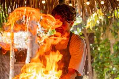 Scopri il mercato locale di hoi an, cucina piatti vietnamiti tradizionali alla fattoria cocolocal e naviga tra le palme di bay mau in barca cesta—con transfer incluso.