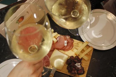 Entdecke portos food-szene mit einem lokalen guide – probiere stockfisch, regionale weine und süße leckereien. alle verkostungen inklusive, appetit mitbringen!