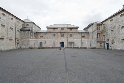 Descubre shepton mallet prison con exguardias, explora 400 años de historias y visita los lugares de ejecución. entrada incluida y admite perros.