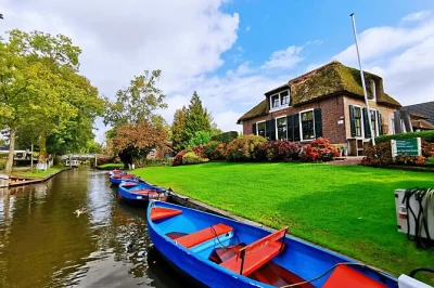 Step into dutch life with cheese tasting, clog making, and a boat cruise in giethoorn—hotel pickup and small group comfort included from amsterdam.