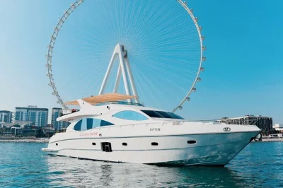 Erlebe dubai marina vom offenen deck einer yacht, entdecke das ain wheel und die skyline von jbr, genieße tropische drinks und einfachen einstieg mit lokalem guide.