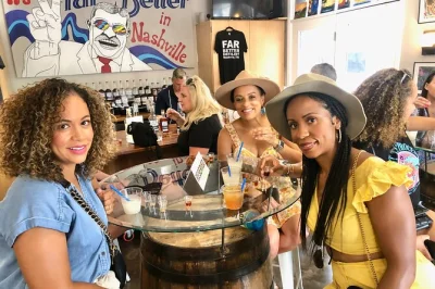 Scopri nashville con un tour tra cibo locale e attrazioni: barbecue, hot chicken, dolci da forno e degustazione in distilleria. trasporto e guida inclusi.