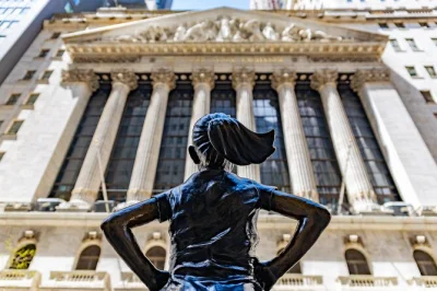 Step into wall street’s layered past with a local guide, see trinity church, federal reserve bank & bowling green. includes accessible route & small group insights.