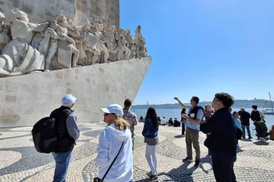 Descubre el encanto de belém en lisboa con un paseo guiado, visita el monasterio de los jerónimos con entrada incluida, prueba los auténticos pasteles de nata y disfruta de sus monumentos emblemát