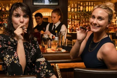 Scopri i bar nascosti di nashville, gusta cocktail selezionati e ascolta storie di true crime con una guida esperta. accesso esclusivo ai migliori speakeasy—dress code richiesto.