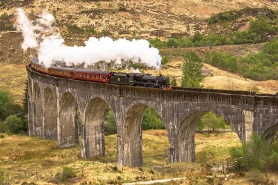 Siente la naturaleza salvaje de las highlands, viaja en el tren de vapor jacobite y descubre los pueblos de la isla de skye en un tour de 3 días desde edimburgo con guía local y alojamiento en b&b.