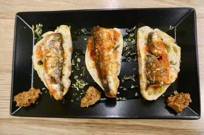 Porto entdecken: 8 authentische verkostungen von pastel de nata bis stockfischküchlein. inklusive guide, getränke und alle speisen – jetzt platz sichern.