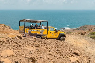 Descubre el lado salvaje de aruba con un safari 4x4 a la piscina natural y puente natural, con transporte desde el hotel, equipo de snorkel y guía local incluido.