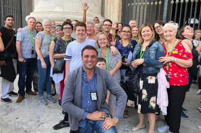 Descubre la energía del vaticano con un tour en grupo sin colas, historias de guías expertos y acceso directo a la basílica de san pedro. entradas incluidas.