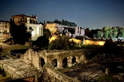 Roma, colosseo e foro romano: scopri il cuore antico della città dopo il tramonto con una guida locale. vedute panoramiche e prenotazione con offerta libera.