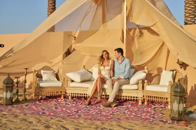 Dubai wüste erleben mit privater safari im 4x4, live-feuershow, kamelreiten und bbq buffet. inklusive abholung vom hotel.