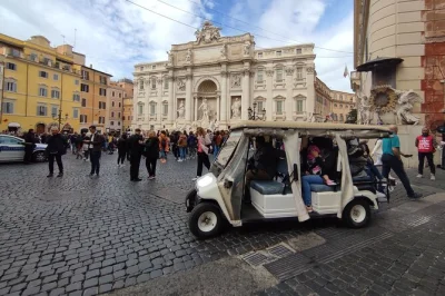 Descubre roma en carrito eléctrico con guía local. visita coliseo, vaticano, fontana di trevi y más. recogida en el centro para reservar fácil.